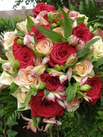 Bouquet of roses and alstromeria