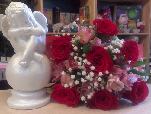 Bouquet of roses "for your beloved" and Angel Gift Set