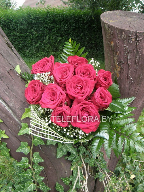 Bouquet of 11 red roses with greens