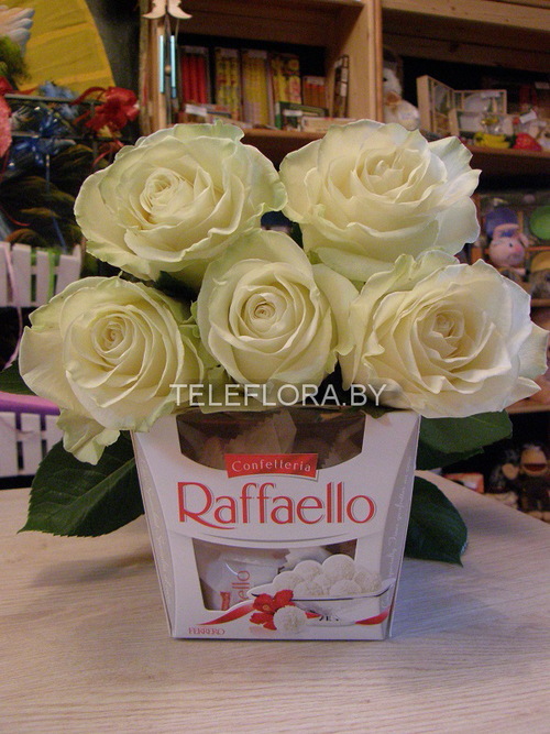 Bouquet of 5 White Roses& Chocolates Box Raffaello