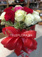 Multi-colored roses in a Hat Box